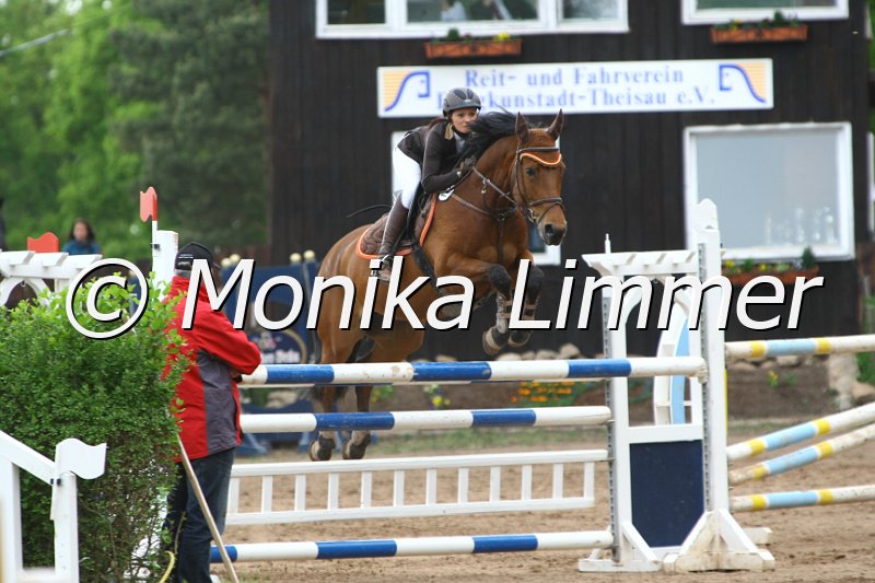 104M4169_Luana_Spring M.JPG